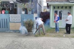 Antisipasi Demam Berdarah, Perindo Fogging Perumahan Padat Penduduk