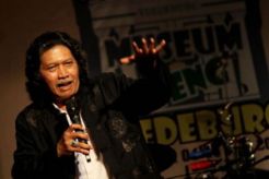 Cak Nun: Indonesia Sudah Khilafah