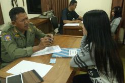 Sembilan Pemandu Karaoke Cantik Digelandang Satpol PP