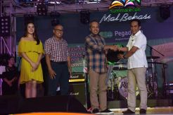 Raisa Semarakkan Penyerahan Hadiah Pegadaian