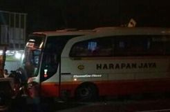 Rem Blong, Bus Harapan Jaya Hantam Innova di JLS Salatiga