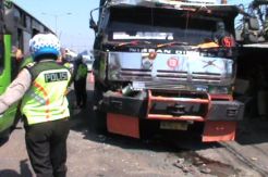 Rem Blong, Truk Tabrak 10 Motor dan 1  Mobil Pick Up