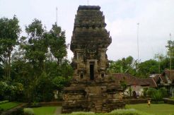 Candi Peninggalan Singhasari di Malang Rusak Ditabrak Dokter