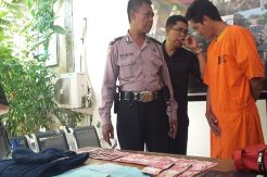 Curi Uang Majikan Rp25 Juta, Pegawai Showroom Ditangkap di Warung Kopi