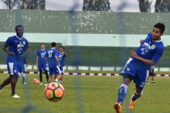 Terbang ke Tanah Papua,...