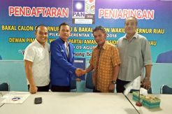 Ketua DPW Perindo Riau Ambil Formulir Cawagub