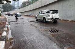 Jalan Sebelah Simpang...
