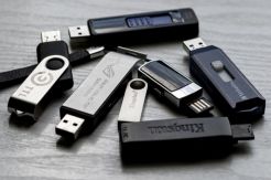 Jajaran USB Flash Drive Terbaik 2017