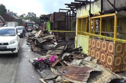 Pertokoan Pasar Koto Terbakar, Pemilik Warung Bakso Luka Parah