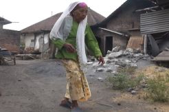 Nenek 95 Tahun Jadi Calon Haji Tertua Setelah Menabung dari Jualan Tahu