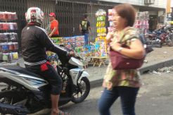 Trotoar di Jakarta Barat Dipenuhi PKL dan Parkir Liar