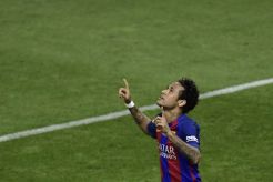 Fans Barca Pasang Poster Protes Langkah Neymar ke PSG