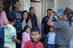 Maju Pilkada KBB, Saep Preman Pensiun Blusukan ke Pasar Kaget