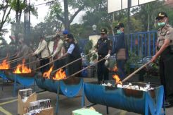Bea Cukai Malang Musnahkan Ribuan Pak Rokok dan Miras Ilegal