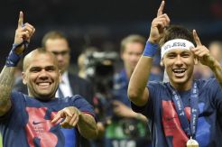 Alves Sudah Janjian dengan Neymar untuk Berlabuh ke PSG