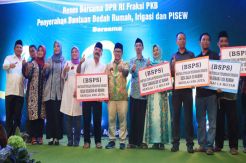 PKB Serahkan Bantuan Bedah Rumah dan PISEW Senilai Rp8,38 Miliar