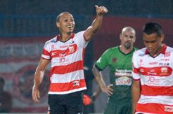 Tiga Laga Beruntun Odemwingie Tidak Cetak Gol, Ada Apa?
