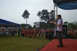 HT Bagikan 500 Paket Sembako Gratis kepada Warga Bogor