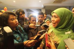 Ditanya Pilgub Jatim, Khofifah Jawab Masih Menyamakan Frekuensi