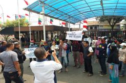 Tak Tahan Bau Busuk, Warga Demo Pabrik Susu