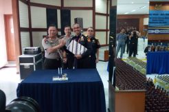 Ditpolair Gagalkan Penyelundupan 6.500 Botol Miras dan 58 Pax Cerutu