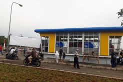Ujicoba Koridor 13, Warga Keluhkan Halte yang Kecil