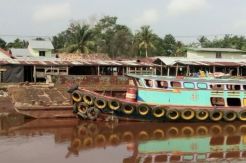 Ditabrak Kapal Motor, Jembatan Penghubung Terancam Ambruk
