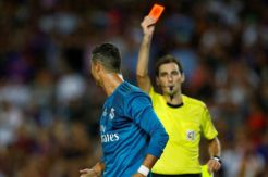 Lolos Sanksi Maksimal, Ronaldo Dijerat 5 Laga