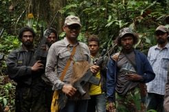 OPM Yapen Timur Serahkan Senjata dan Ikrar Setia NKRI