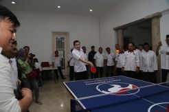 HUT RI, HT Berpartisipasi dengan Ikut Pertandingan Tenis Meja