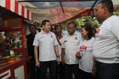 Senangnya Pedagang Penyet Lele Ini Dikunjungi Hary Tanoesoedibjo