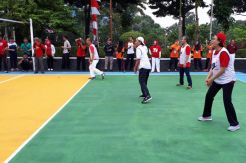 Rayakan Kemerdekaan RI, Sri Mulyani Tanding Voli