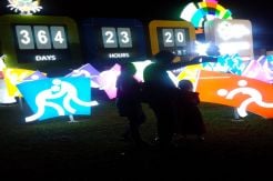 Layar Countdown Asian Games Jadi Tempat Selfie Warga