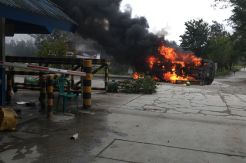 Amuk Massa di Jalan Masuk PT Freeport, 4 Mobil dan 38 Motor Dibakar