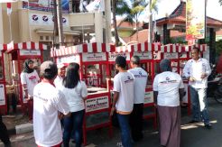 Perindo Bagikan 20 Gerobak kepada Pelaku UMKM di Lamongan