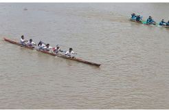 Perahu Dayung Perindo Beradu Cepat dengan Puluhan Peserta Lain