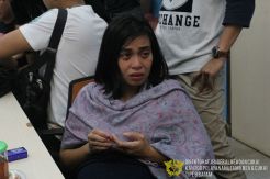Ditangkap Bawa Sabu oleh Bea Cukai, Wanita Ayu Ini Menangis
