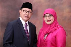 Ditanya Tak Ikut Suami Berhaji, Ini Curhatan Istri Menag di Medsos