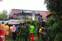 Asrama TNI di Jambi Hangus Diamuk Api saat Hujan Deras