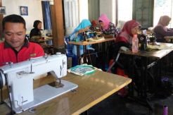 Penyandang Disabilitas di Sleman Dilatih Membordir