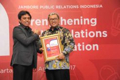 Aher Raih Penghargaan The Best Communicators 2017