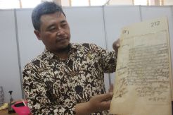 Kisah Para Arsiparis, Merawat Arsip Kuno dan Menjaga Sejarah