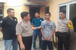 Pemuda Ini Curi Besi Pertamina Menggunakan Perahu Ketek