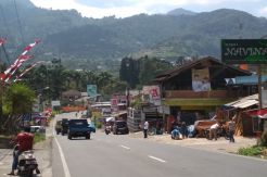 5 September, 1.243 Bangunan Liar di Pinggir Jalan Raya Puncak Dibongkar
