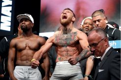 Mayweather Ceking ketimbang...