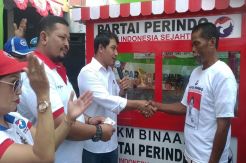 Partai Perindo Bagikan Gerobak untuk UMKM