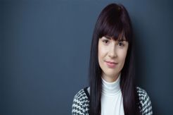 5 Model Rambut Poni ala Selebritas yang Bisa Dicontek