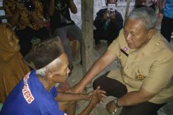 Dikabarkan Makan Nasi Aking, Keluarga Aswadi Dibangunkan Rumah