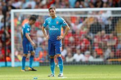 Jadi Korban Liverpool, Ozil Minta Maaf pada Fans Arsenal