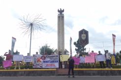 Jurnalis Kobar Gelar Aksi Protes Sikap Arogan Kapolres Waykanan